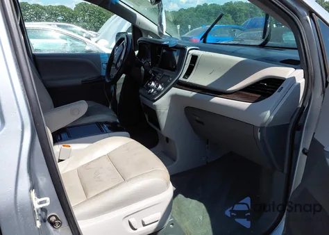 2015 Toyota Sienna Xle 8 Passenger из США, поврежденный, VIN 5TDYK3DC4FS537088